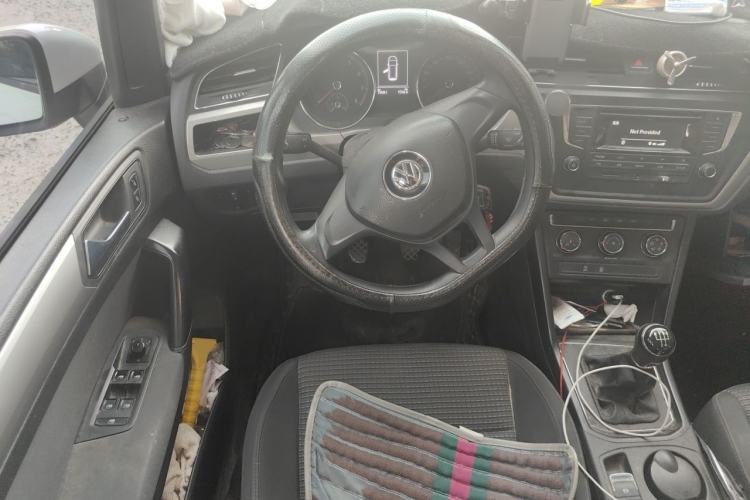 Used Volkswagen Touran 2016 Volkswagen Touran L 280TSI Manual Trend Edition Steering Wheel