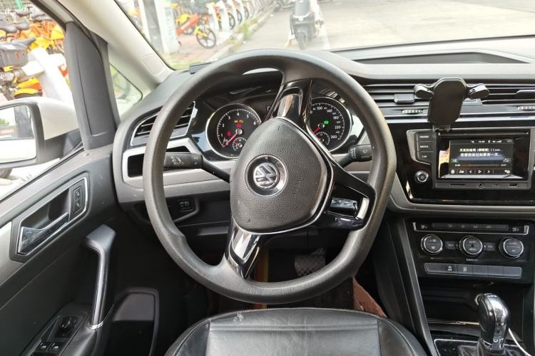 Used Volkswagen Touran 2016 Volkswagen Touran L 280TSI DSG Comfort Edition Steering Wheel