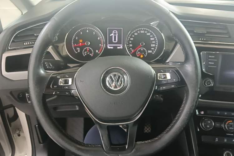 Used Volkswagen Touran 2016 Volkswagen Touran L 280TSI DSG Comfort Edition Steering Wheel