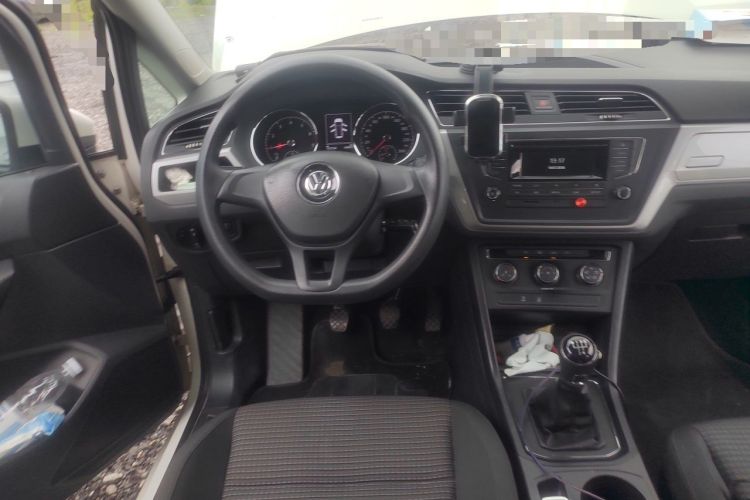 Used Volkswagen Touran 2016 Volkswagen Touran L 280TSI Manual Trend Edition Steering Wheel