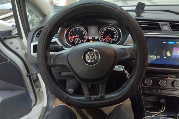 Used Volkswagen Touran 2016 Volkswagen Touran L 280TSI Manual Trend Edition Steering Wheel