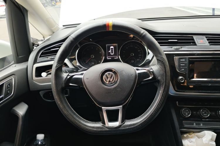 Used Volkswagen Touran 2016 Volkswagen Touran L 280TSI Manual Comfort Edition Steering Wheel