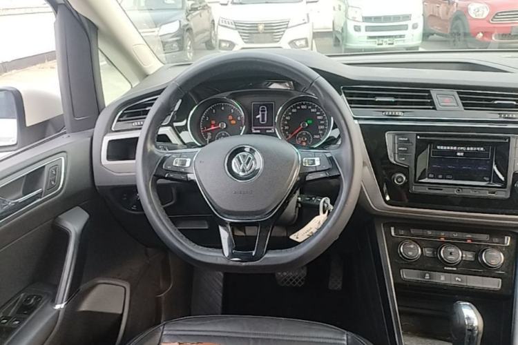 Used Volkswagen Touran 2016 Volkswagen Touran L 280TSI DSG Comfort Edition Steering Wheel