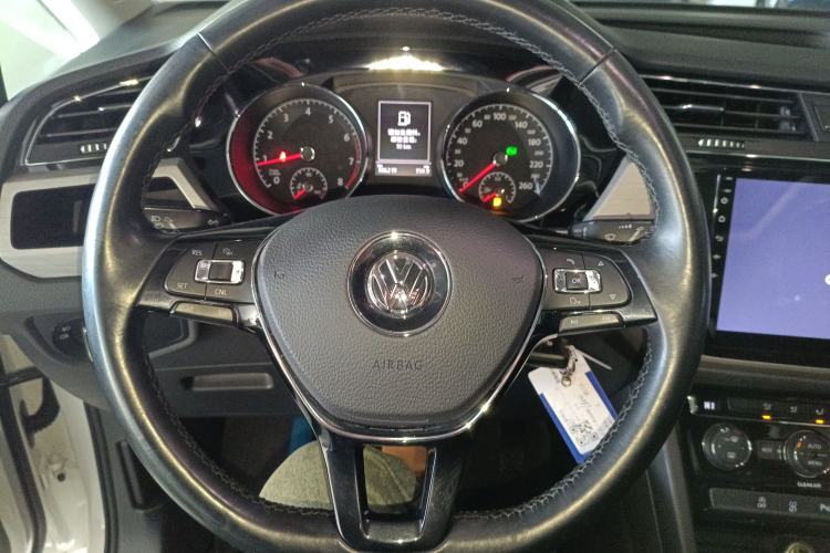 Used Volkswagen Touran 2016 Volkswagen Touran L 280TSI DSG Comfort Edition Steering Wheel