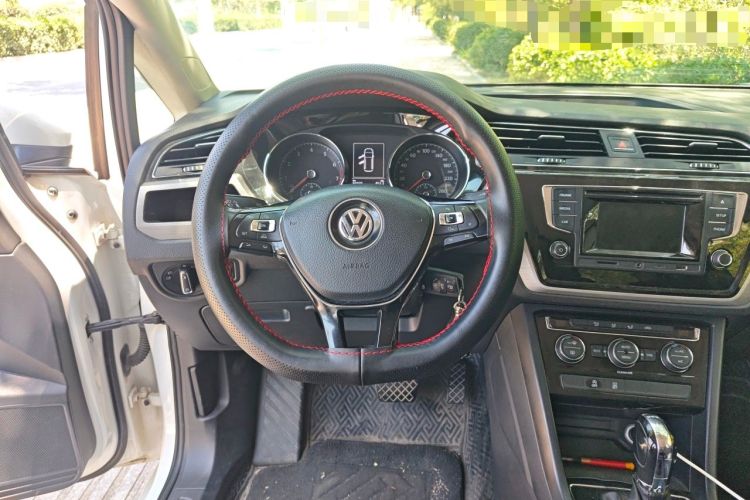 Used Volkswagen Touran 2016 Volkswagen Touran L 280TSI DSG Comfort Edition Steering Wheel