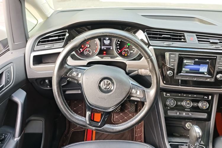 Used Volkswagen Touran 2016 Volkswagen Touran L 280TSI DSG Comfort Edition Steering Wheel