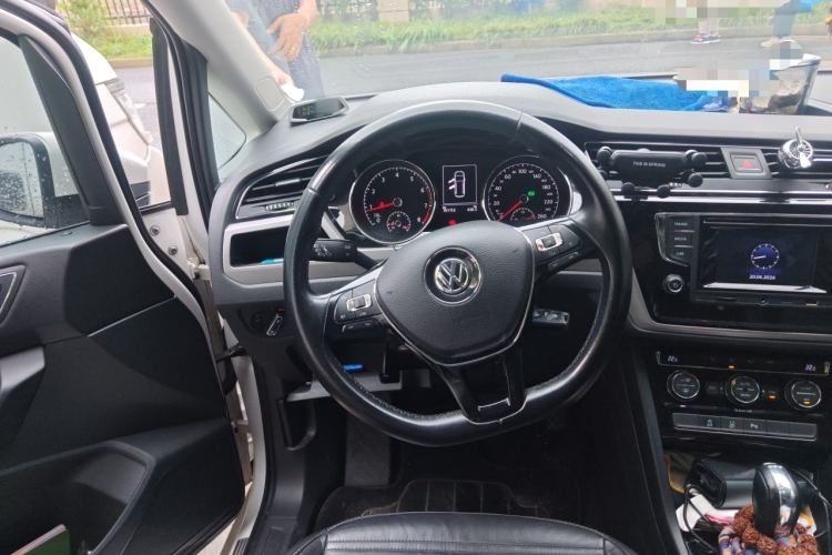 Used Volkswagen Touran 2016 Volkswagen Touran L 280TSI DSG Comfort Edition Steering Wheel