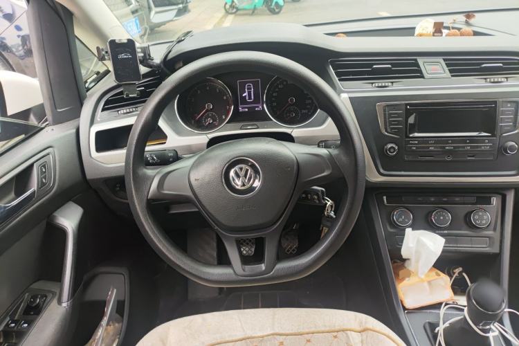 Used Volkswagen Touran 2016 Volkswagen Touran L 280TSI Manual Trend Edition Steering Wheel