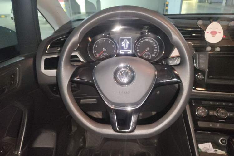 Used Volkswagen Touran 2016 Volkswagen Touran L 280TSI DSG Comfort Edition Steering Wheel