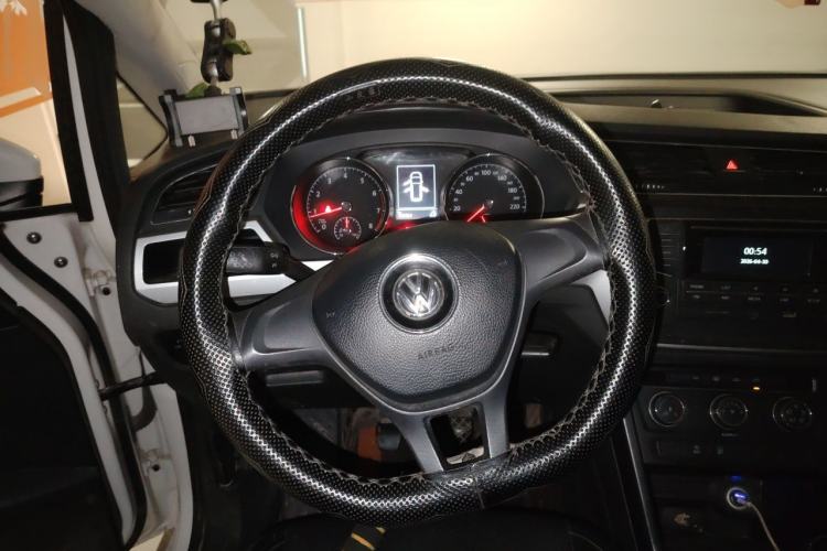 Used Volkswagen Touran 2016 Volkswagen Touran L 280TSI Manual Trend Edition Steering Wheel