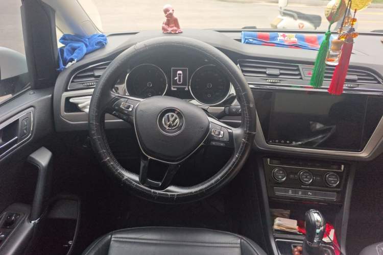 Used Volkswagen Touran 2016 Volkswagen Touran L 280TSI DSG Comfort Edition Steering Wheel