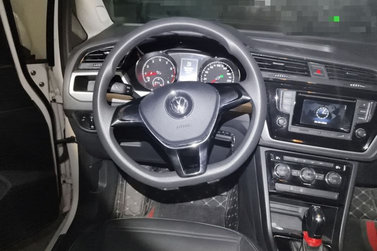 Used Volkswagen Touran 2016 Volkswagen Touran L 280TSI DSG Comfort Edition Steering Wheel