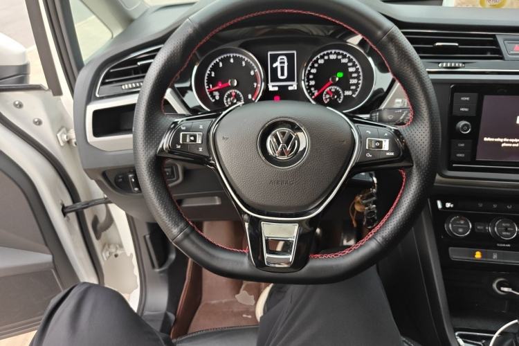 Used Volkswagen Touran 2016 Volkswagen Touran L 280TSI DSG Comfort Edition Steering Wheel