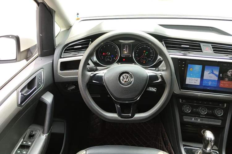 Used Volkswagen Touran 2016 Volkswagen Touran L 280TSI DSG Comfort Edition Steering Wheel