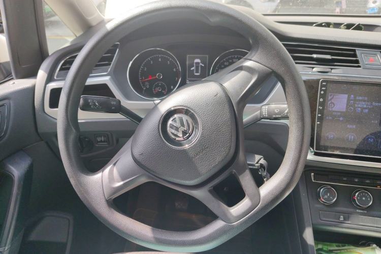 Used Volkswagen Touran 2016 Volkswagen Touran L 280TSI Manual Trend Edition Steering Wheel