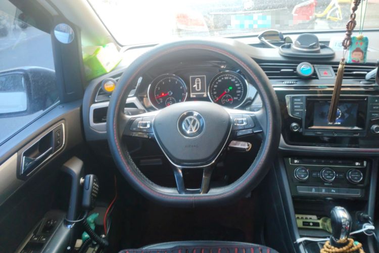 Used Volkswagen Touran 2016 Volkswagen Touran L 280TSI DSG Comfort Edition Steering Wheel