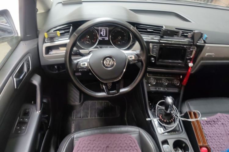Used Volkswagen Touran 2016 Volkswagen Touran L 280TSI DSG Comfort Edition Steering Wheel