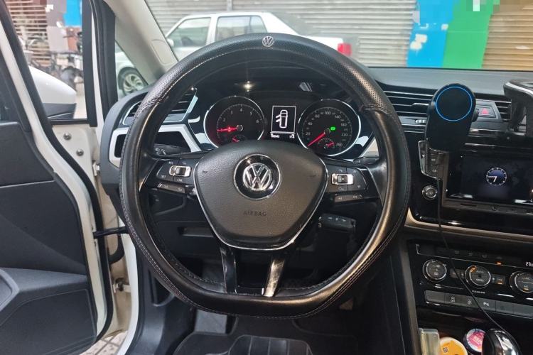 Used Volkswagen Touran 2016 Volkswagen Touran L 280TSI DSG Comfort Edition Steering Wheel