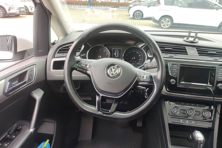 Used Volkswagen Touran 2016 Volkswagen Touran L 280TSI DSG Comfort Edition Steering Wheel