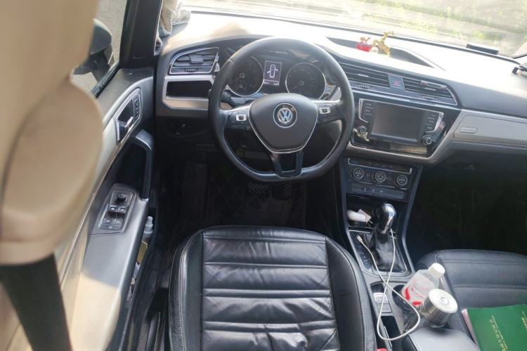 Used Volkswagen Touran 2016 Volkswagen Touran L 280TSI DSG Comfort Edition Steering Wheel