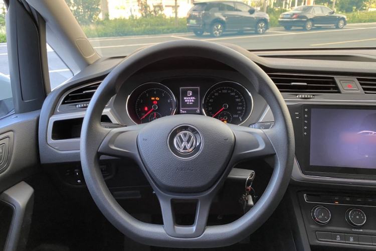 Used Volkswagen Touran 2016 Volkswagen Touran L 280TSI Manual Trend Edition Steering Wheel