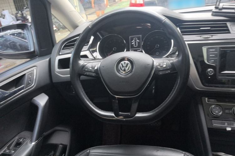 Used Volkswagen Touran 2016 Volkswagen Touran L 280TSI DSG Comfort Edition Steering Wheel