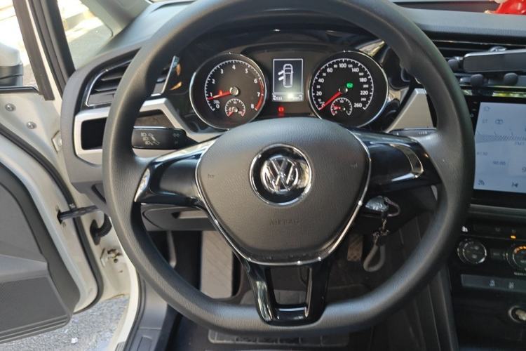 Used Volkswagen Touran 2016 Volkswagen Touran L 280TSI DSG Comfort Edition Steering Wheel