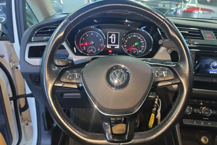 Used Volkswagen Touran 2016 Volkswagen Touran L 280TSI DSG Comfort Edition Steering Wheel