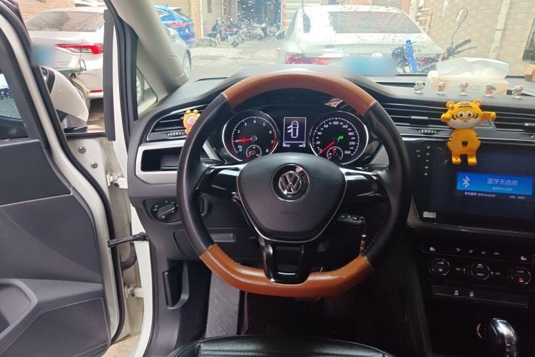 Used Volkswagen Touran 2016 Volkswagen Touran L 280TSI DSG Comfort Edition Steering Wheel