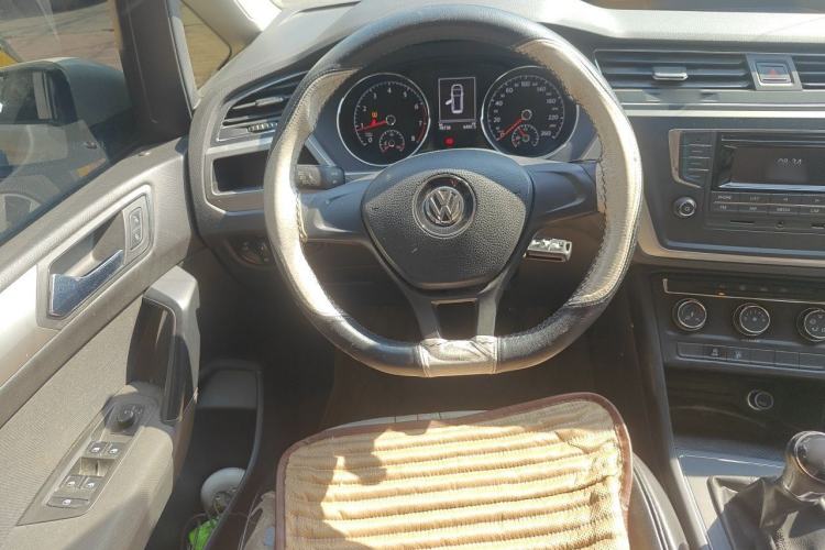 Used Volkswagen Touran 2016 Volkswagen Touran L 280TSI Manual Trend Edition Steering Wheel