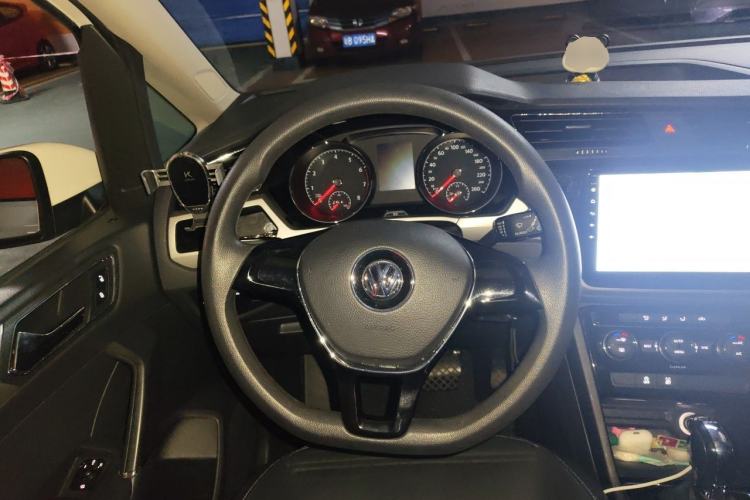 Used Volkswagen Touran 2016 Volkswagen Touran L 280TSI DSG Comfort Edition Steering Wheel