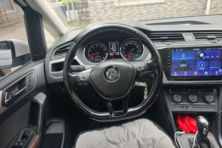 Used Volkswagen Touran 2016 Touran L 280TSI DSG Style Edition Steering Wheel