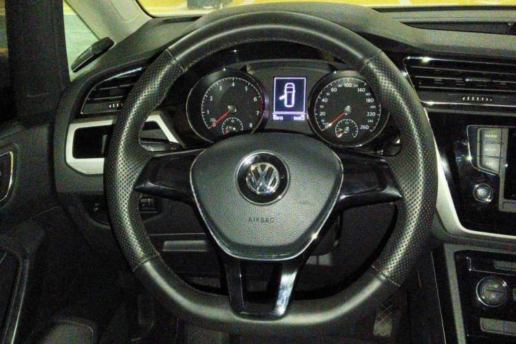Used Volkswagen Touran 2016 Volkswagen Touran L 280TSI Manual Comfort Edition Steering Wheel