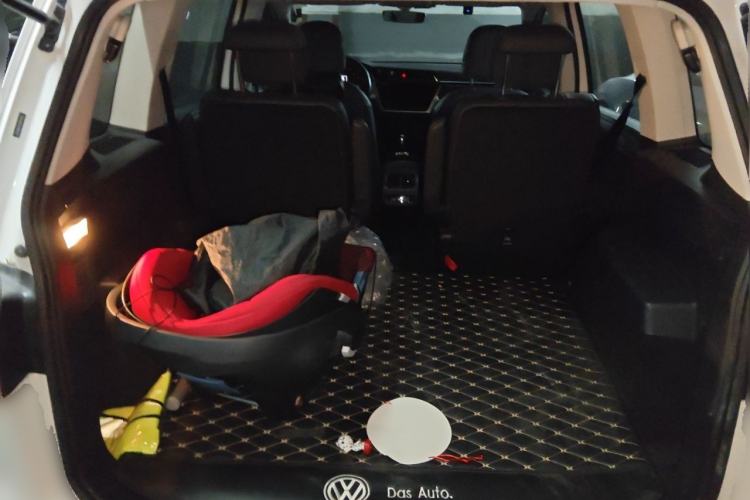 Used Volkswagen Touran 2016 Volkswagen Touran L 280TSI DSG Comfort Edition Trunk