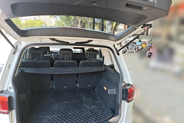 Used Volkswagen Touran 2016 Volkswagen Touran L 280TSI DSG Comfort Edition Trunk