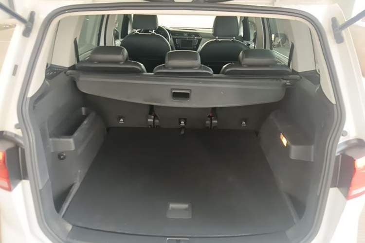 Used Volkswagen Touran 2016 Volkswagen Touran L 280TSI DSG Comfort Edition Trunk