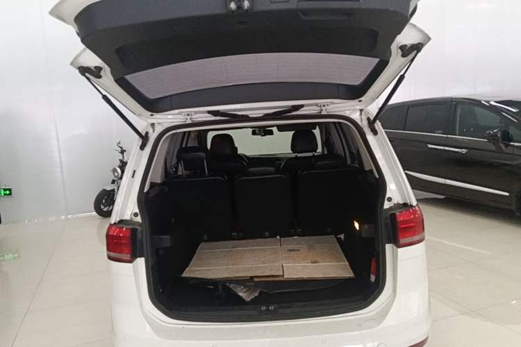 Used Volkswagen Touran 2016 Volkswagen Touran L 280TSI Manual Trend Edition Trunk