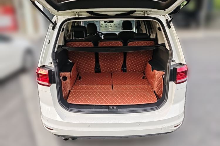 Used Volkswagen Touran 2016 Volkswagen Touran L 280TSI DSG Comfort Edition Trunk