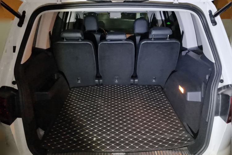 Used Volkswagen Touran 2016 Volkswagen Touran L 280TSI DSG Comfort Edition Trunk
