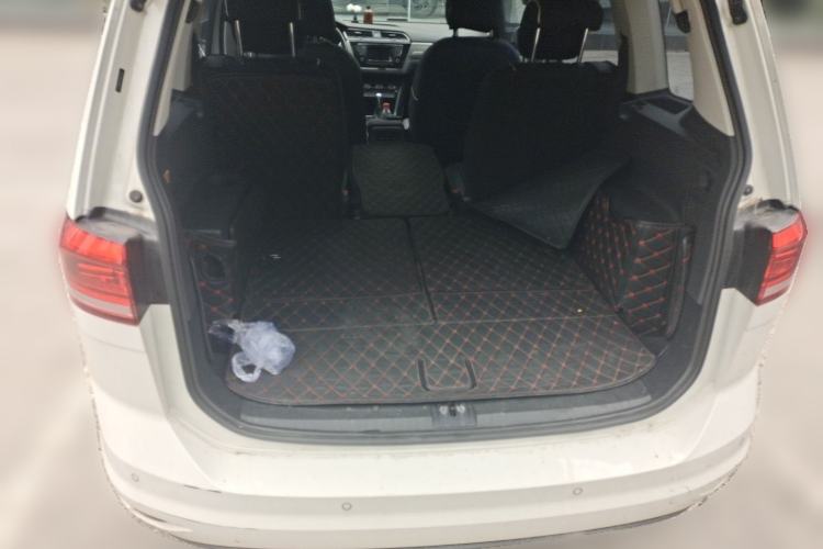 Used Volkswagen Touran 2016 Volkswagen Touran L 280TSI DSG Comfort Edition Trunk
