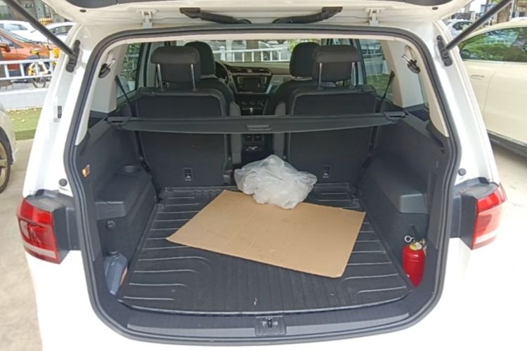 Used Volkswagen Touran 2016 Volkswagen Touran L 280TSI DSG Comfort Edition Trunk