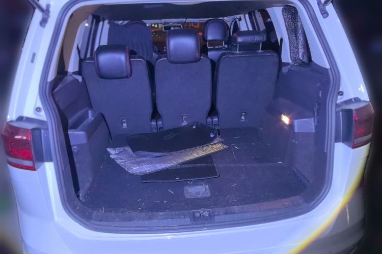 Used Volkswagen Touran 2016 Volkswagen Touran L 280TSI Manual Trend Edition Trunk