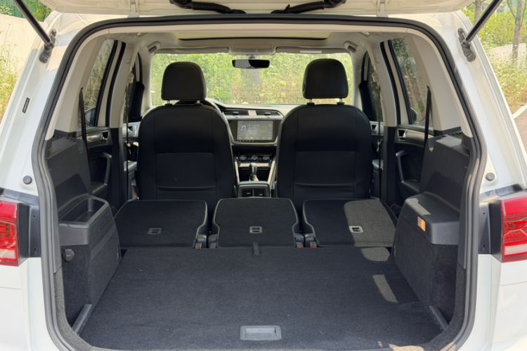 Used Volkswagen Touran 2016 Volkswagen Touran L 280TSI DSG Comfort Edition Trunk