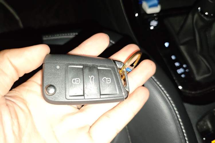 Used Volkswagen Touran 2016 Volkswagen Touran L 280TSI DSG Luxury Edition Vehicle Key
