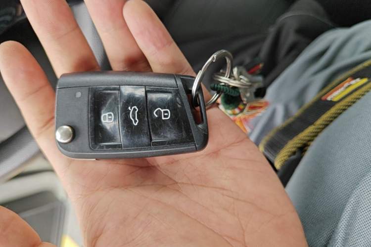Used Volkswagen Touran 2016 Touran L 280TSI DSG Style Edition Vehicle Key