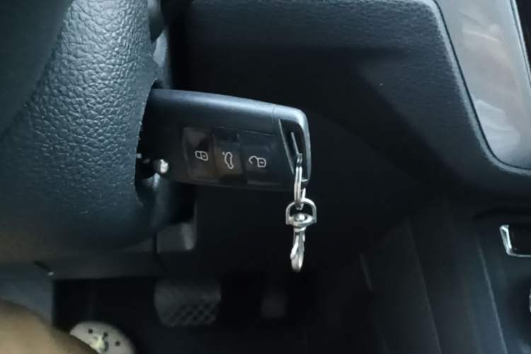 Used Volkswagen Touran 2016 Touran L 280TSI DSG Style Edition Vehicle Key