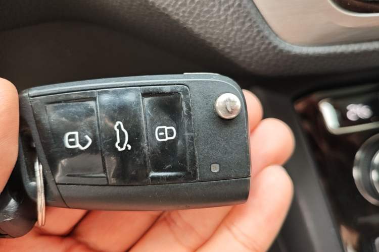 Used Volkswagen Touran 2016 Volkswagen Touran L 280TSI DSG Comfort Edition Vehicle Key