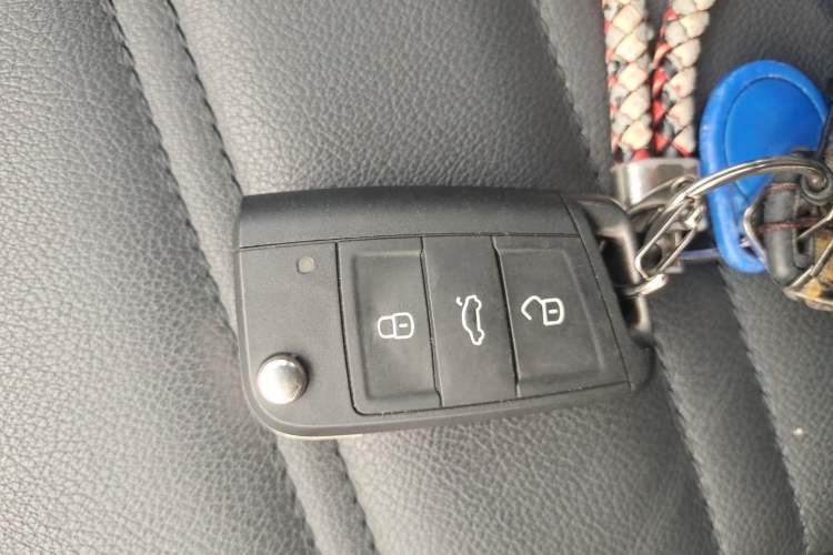 Used Volkswagen Touran 2016 Volkswagen Touran L 280TSI DSG Comfort Edition Vehicle Key