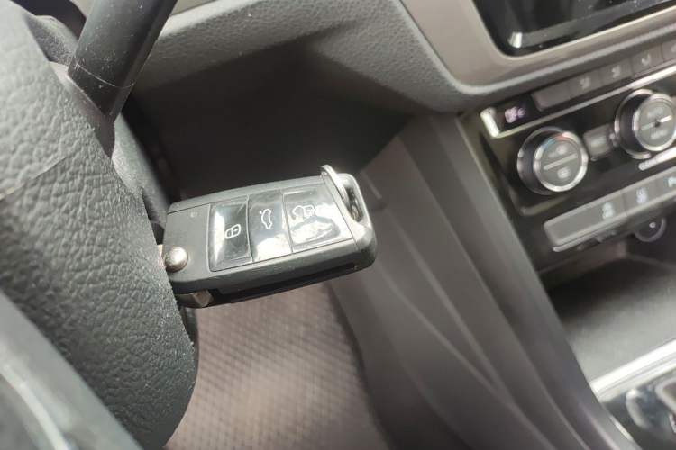 Used Volkswagen Touran 2016 Volkswagen Touran L 280TSI DSG Comfort Edition Vehicle Key