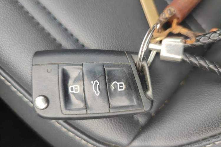 Used Volkswagen Touran 2016 Volkswagen Touran L 280TSI Manual Trend Edition Vehicle Key